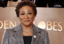 Celebs Wear Pins At Ceremony